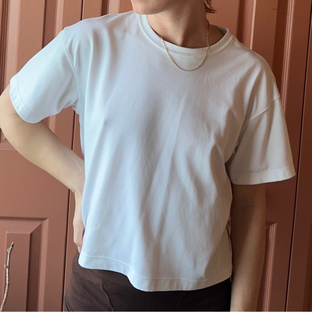 Uniqlo basic white tee